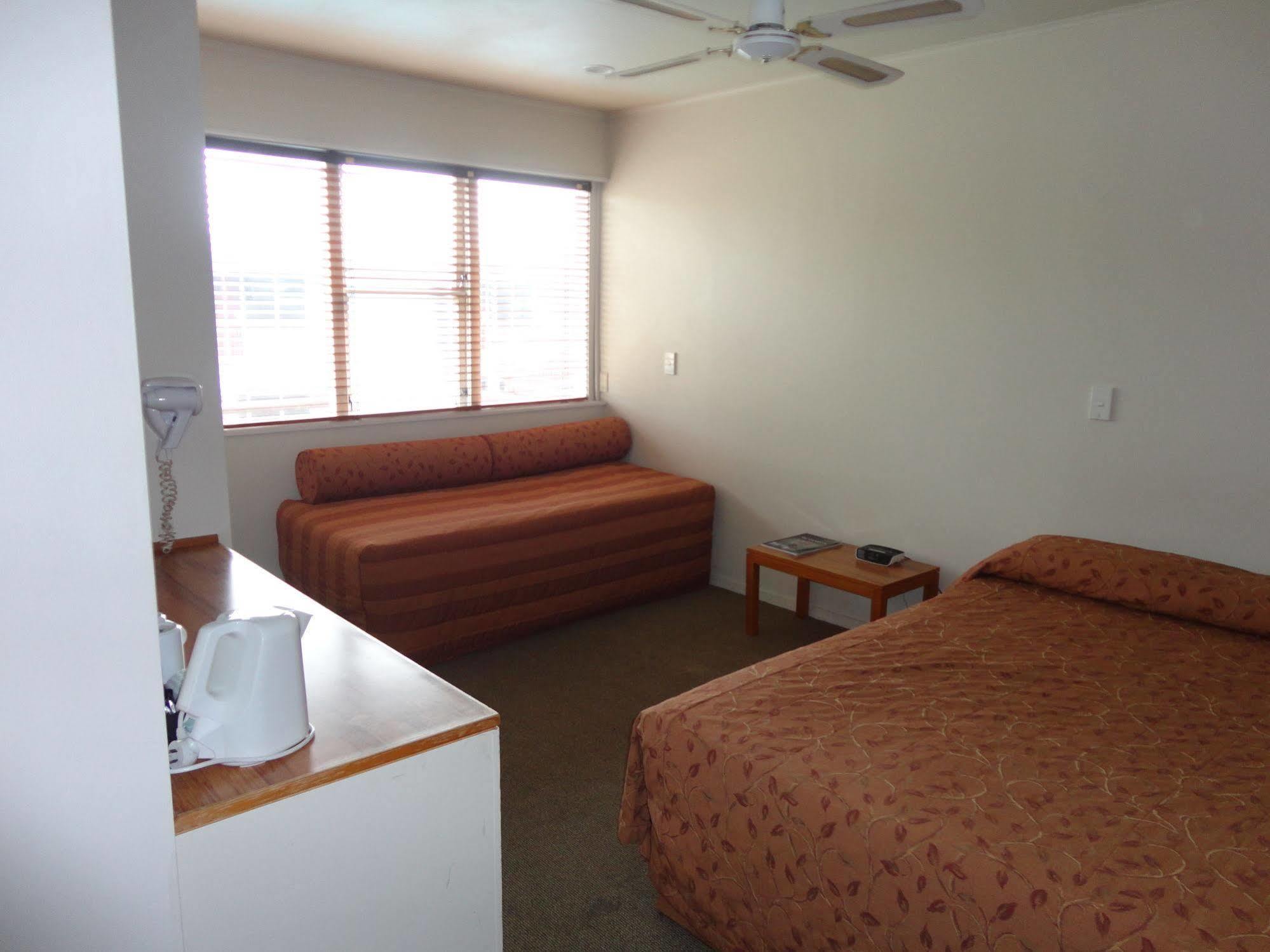 Silver Oaks Hotel - Geyserland Роторуа Екстериор снимка