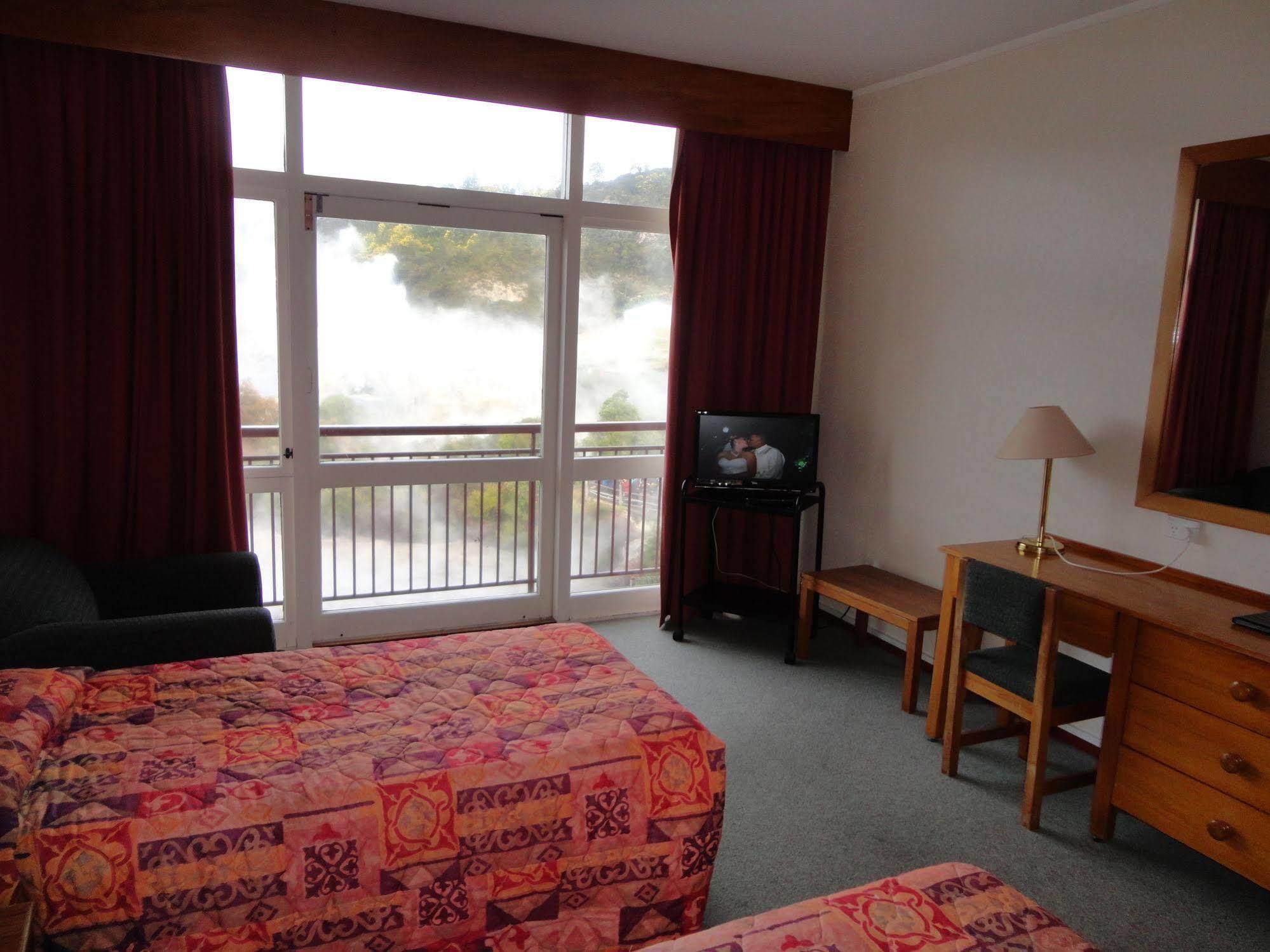 Silver Oaks Hotel - Geyserland Роторуа Екстериор снимка