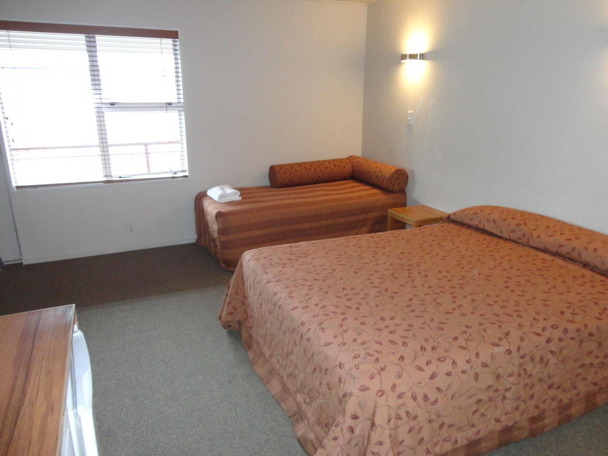 Silver Oaks Hotel - Geyserland Роторуа Екстериор снимка